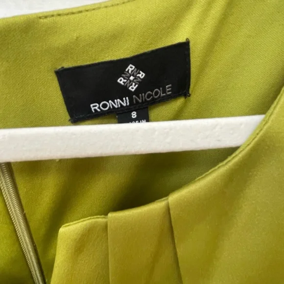 Stunning satin Roni Nicole cocktail dress - Picture 2 of 4